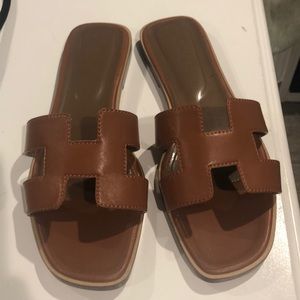 H Sandals